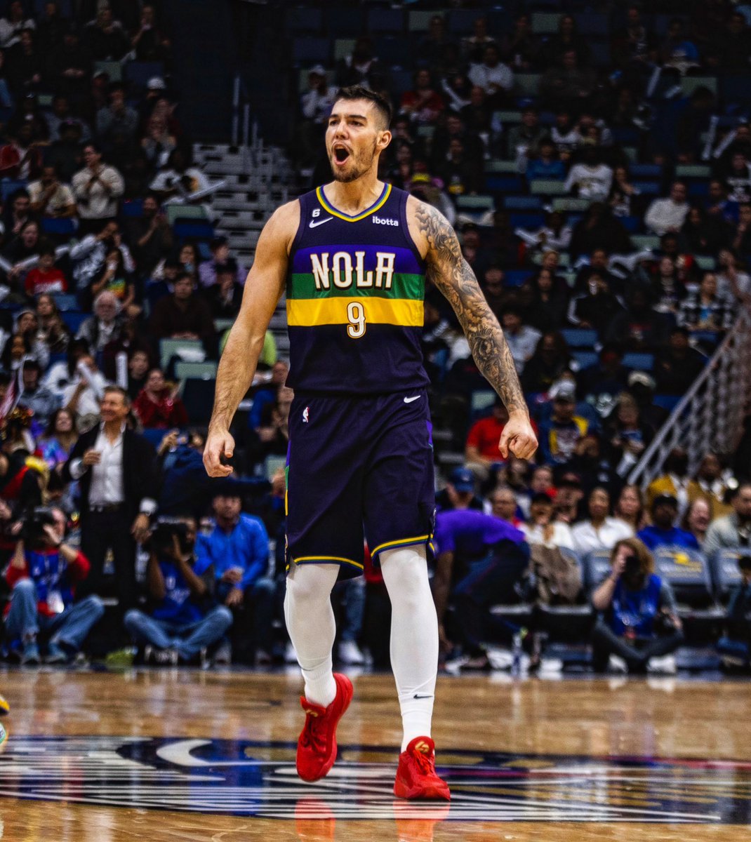 willyhg94's tweet photo. All in &amp; ready to make some noise in the playoffs 🦍 #WH https://t.co/5nJdFOkraX