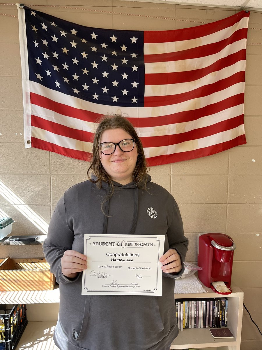 MonroeCoALC's tweet photo. BIG shoutout to the ALC’s Students of the Month! Proud of the example you set &amp; the pride you take in your work! Keep working hard! English: Cooper Thomas/ Art: Mary Long/ Math: Kaiden Gaines/ Law &amp; Public Safety: Harley Lee #mcalc #mcsd #TogetherWeWill https://t.co/eyhVHXapam
