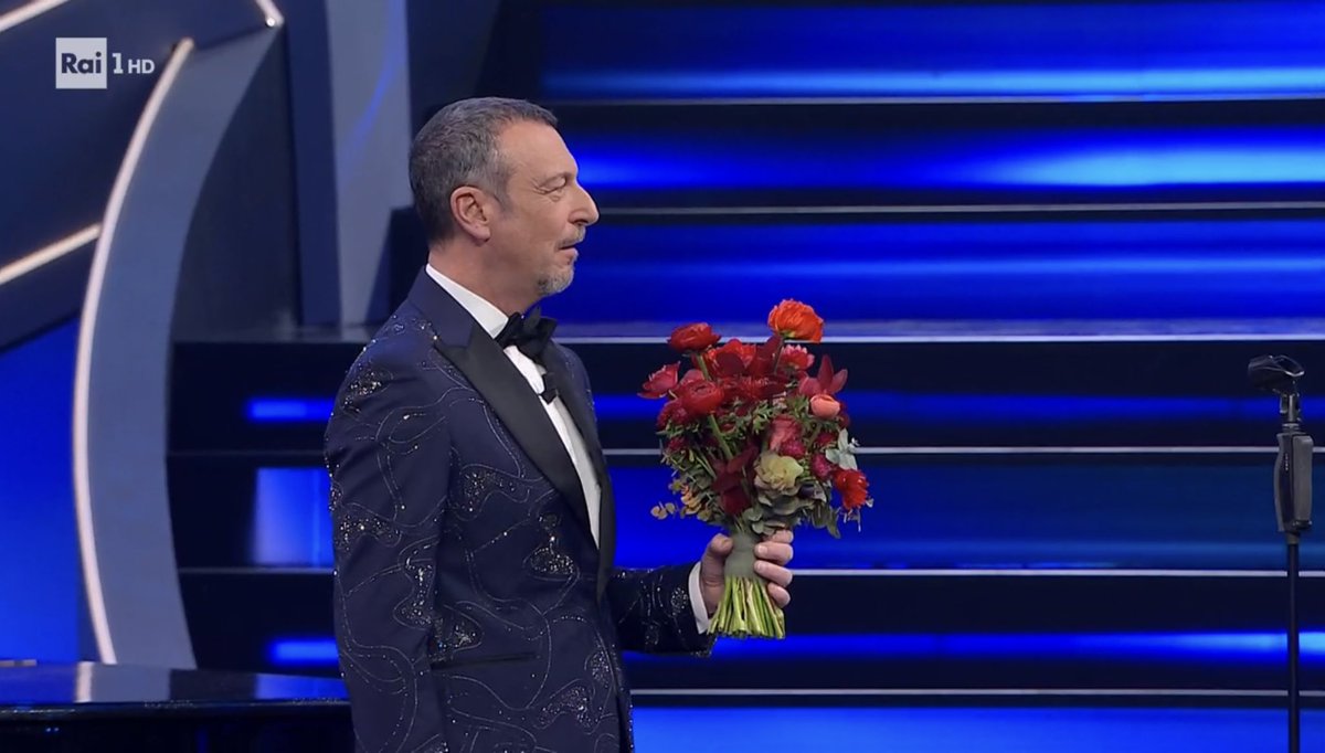 Righetto01's tweet photo. QUESTO MOMENTO #Sanremo2023 https://t.co/lyG2Rw0eCW