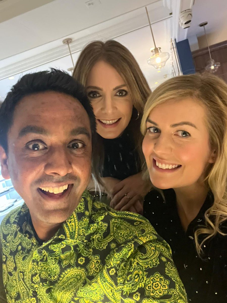 RaDeeOh's tweet photo. Classing up the act big time with the very cool surroundings/cocktails and gorgeous food/atmosphere at the just-launched Angie’s @rolysbistrodub  👌🏻
#Angies #D4eva 
@RoisinOHea 
@ClintDrieberg @elainemleonard https://t.co/L1CVFXg1yL