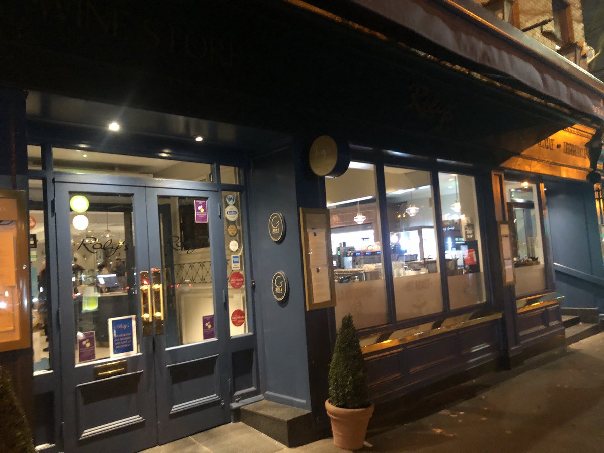 RaDeeOh's tweet photo. Classing up the act big time with the very cool surroundings/cocktails and gorgeous food/atmosphere at the just-launched Angie’s @rolysbistrodub  👌🏻
#Angies #D4eva 
@RoisinOHea 
@ClintDrieberg @elainemleonard https://t.co/L1CVFXg1yL