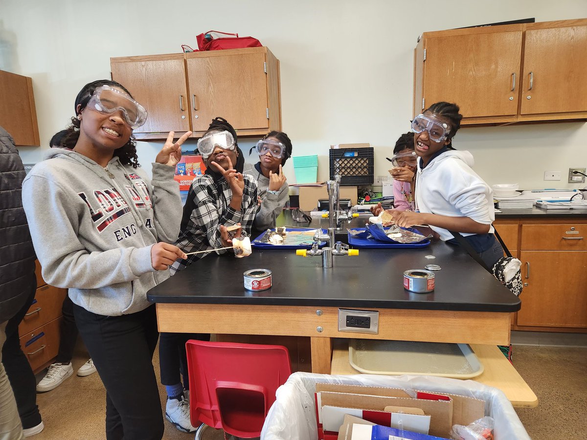 villa_sci's tweet photo. These science โจ๏ธsuperstarsโจ๏ธ @SamhoustonMS were ready to learn s'more about heat transfer ๐๐ฅ
#Radiation #HoustonScience #SamSide #ThermalEnergy #HandsOnLearning https://t.co/1nQTBeBTYq