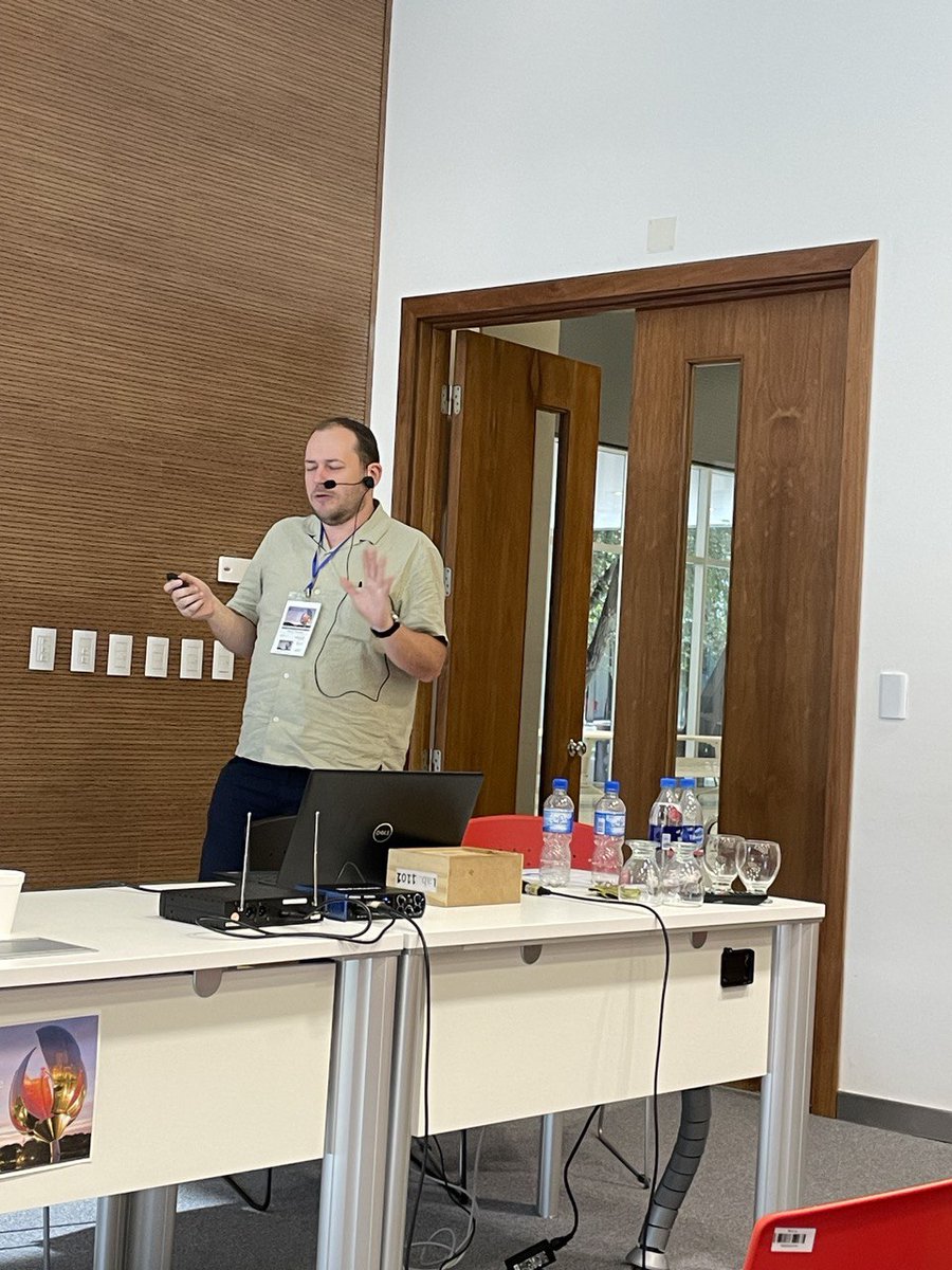 Marcin Wątorek studies how to characterize EEG time series in patients with multiple sclerosis #NetSciX2023