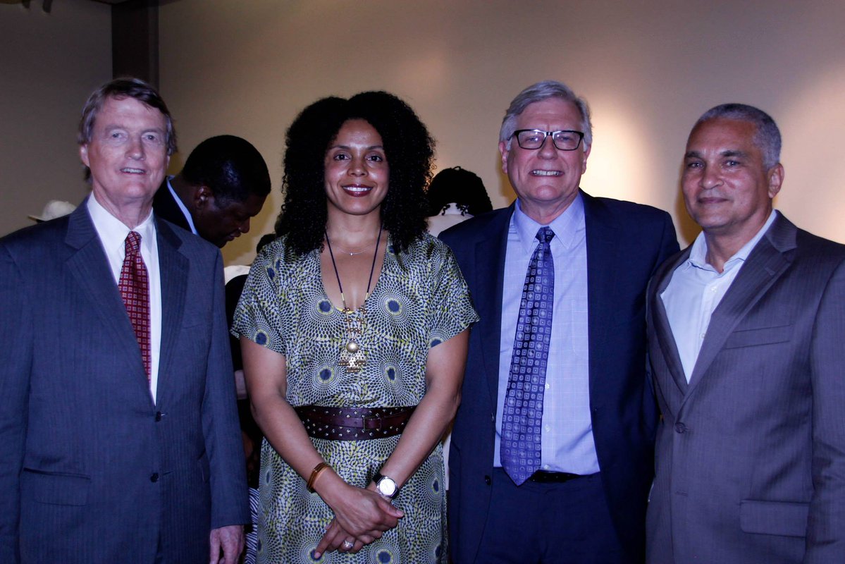 Warfield_UT's tweet photo. @fguridy @Columbia @CUHistoryDept 2013-2017: @CheriseSmithPhD, Director of the Warfield Center for African and African American Studies
Today, Dr. Smith is @BlackStudiesUT Dept. Chair, @galleries_at_ut Founding Exec. Director, and author of "Michael Ray Charles: A Retrospective" @UTexasPress.
#WarfieldWeek🤘🏾🧡 https://t.co/vpAxd495OG