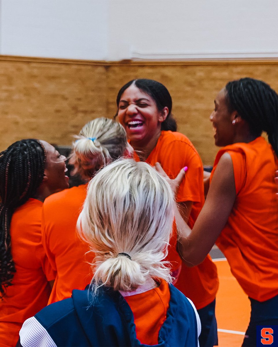 CuseVB's tweet photo. ➡️➡️➡️ That moment when you find out you’ve earned a scholarship 📚

Congratulations, Ari! https://t.co/gxyEbmgBJU