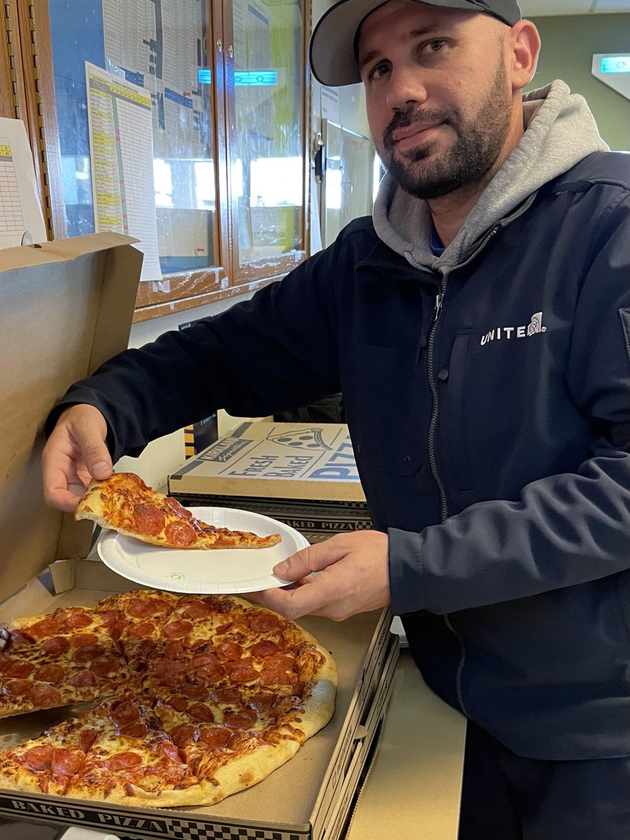 TEAMSJCUA's tweet photo. National Pizza Day in SJC #TEAMSJC ⁦@weareunited⁩ ⁦@650reppa⁩ ⁦@GBieloszabski⁩ https://t.co/CKPzHtK1ql