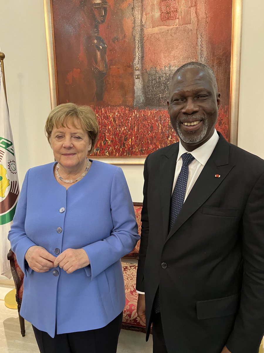 BandamanK's tweet photo. Merci Madame la Chancelière Angela Merkel d’avoir honoré notre vénéré père Félix Houphouet Boigny en acceptant le Prix- Unesco qui porte son nom et son engagement pour la paix. https://t.co/Q4XT52hdZ4