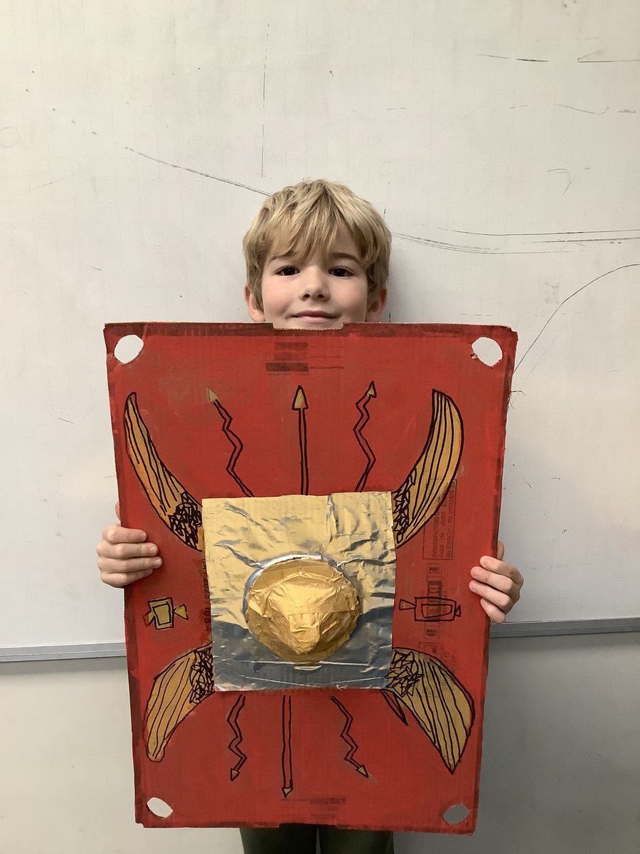 FalmouthPrimary's tweet image. Roman from Turtles Class wowed everybody with his impressive #homework - a Roman shield made at home with his family! #HomeMade #FamilyProject #TopEffort
