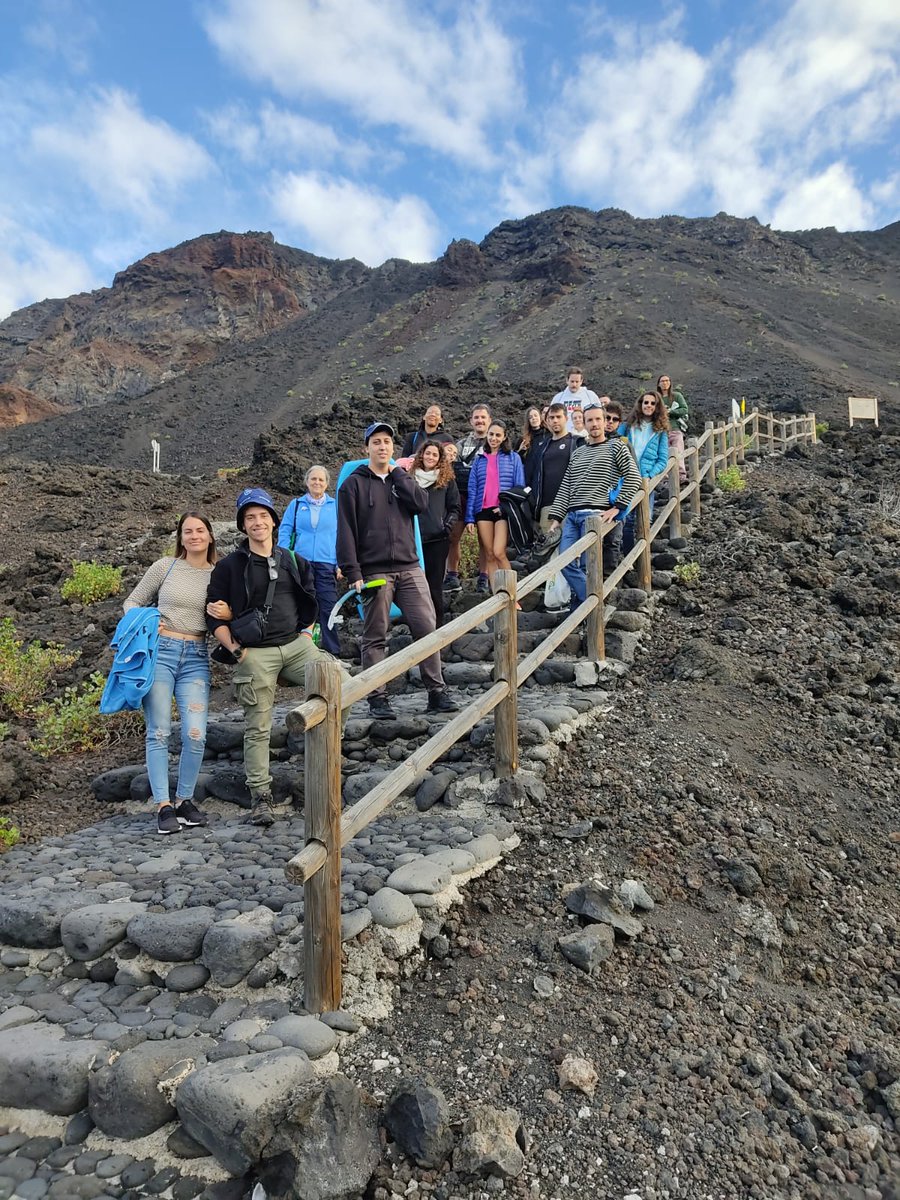 DavidGlez1994's tweet photo. Día 5.2. Hoy visitamos las charcas de Echentive. Son ácidas, pero contienen alto contenido en carbonato. @QUIMA_ULPGC @IOCAG1 @ulpgc @aytofuenca #CO2 #acidificacionoceanica #planclimac #FeRIA https://t.co/C0EawKDwtY