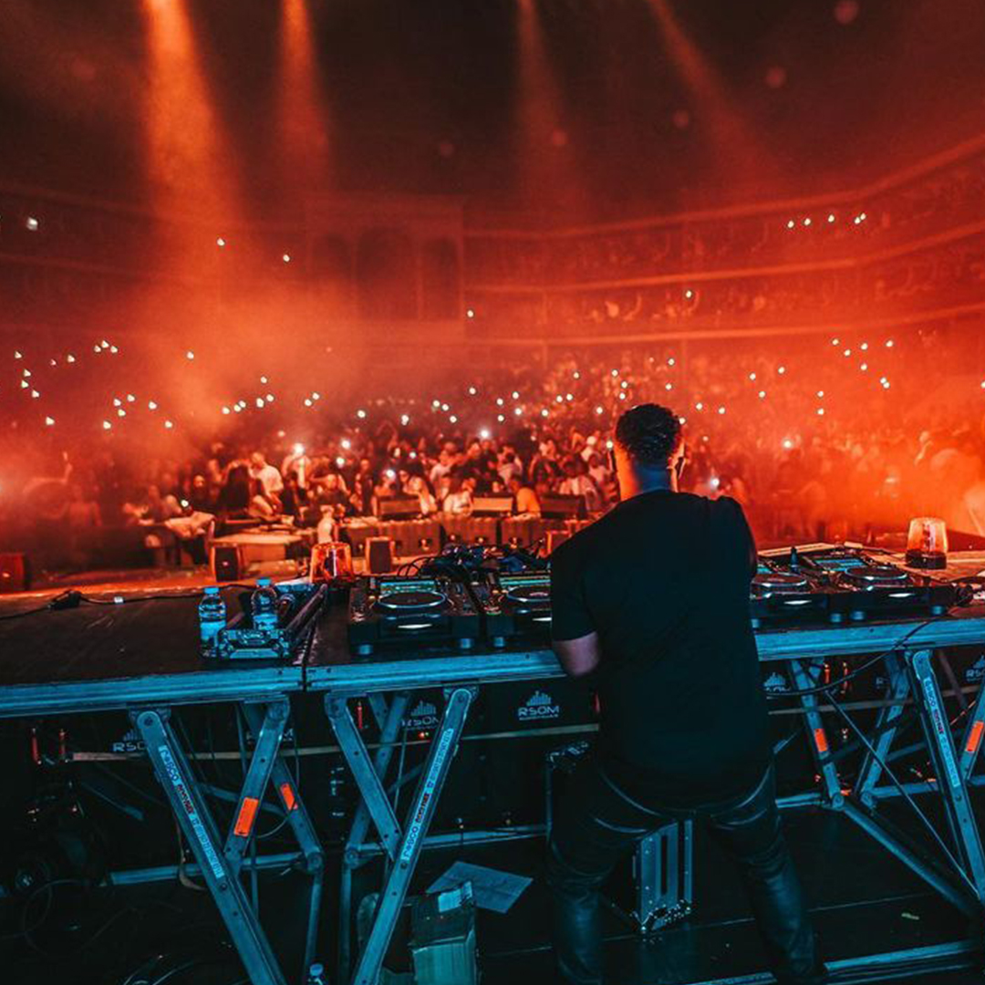 Don't miss the party of the year! From dusk till dawn experience the next generation of music festivals. See you February 18th in Oaxaca. Buy your tickets NOW 👉 silencioumbra.com
#SilencioUmbra
#NeverMissAShimzaParty 
<a href="/Shimza01/">SHIMZA</a>