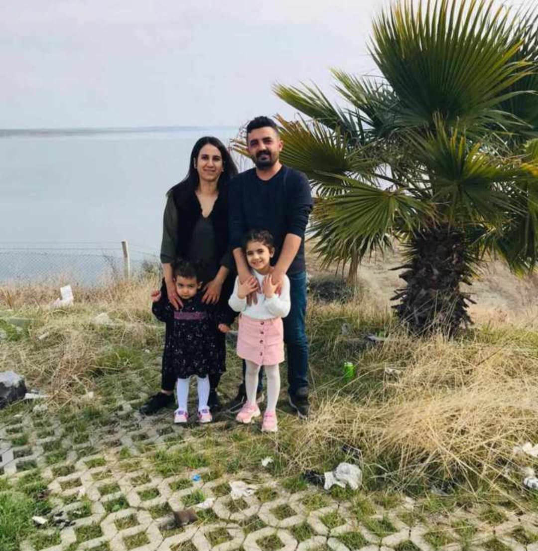 s_aryyn's tweet photo. @barispehlivan @halktvcomtr arkadasimin kiz kardesi, iki kizi 9 ve 5 yasinda, ve kocasi kayipler enkazin altinda 4 gundur addres: Alitas mahallesi
1247 nolu https://t.co/AD7OIi0IZ8 Bozbey apartmanı
Merkez/Adıyaman lutfen yardim yollayin https://t.co/gCjKV06psF