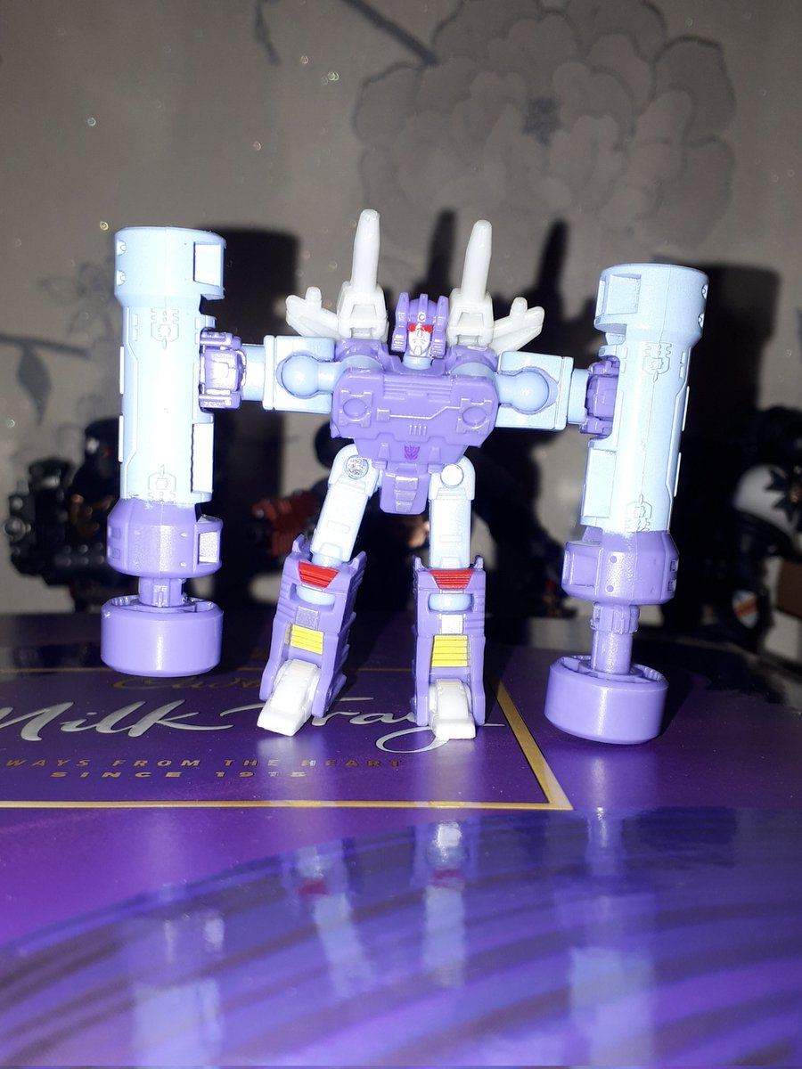 littleWookiee's tweet photo. First robot I've gotten in a while.
This little thug๐ฅ
#Transformers #Rumble #TheBlueOne ๐๐ https://t.co/WJIRdRzpvq