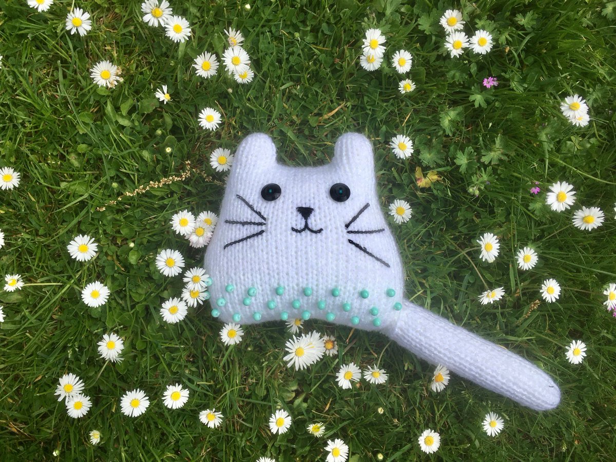 Kitten gift  #Valentinesgift #catlovegift  #MothersDaygift #etsy  #womaninbiz #bizhour

etsy.me/3Ie2CXB #grey #birthday #valentinesday #white #knit

#CraftBizParty #ShopIndie #ScottishCraftHour