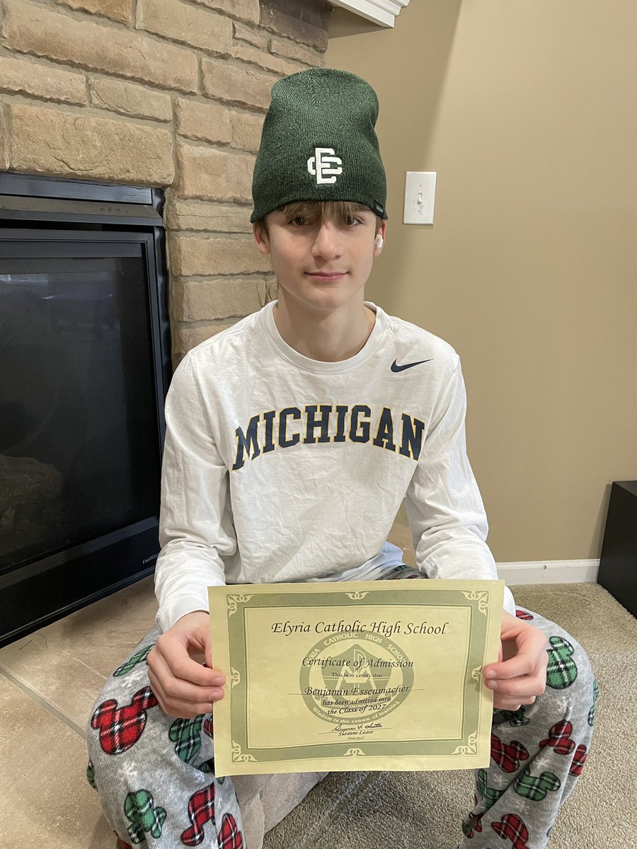 r_essenmacher's tweet image. We’ve got another Panther in the house! #ThirdGeneration #ElyriaCatholic2027 #ItsAGreatDay 🐾 💚 @ECHSPanthers