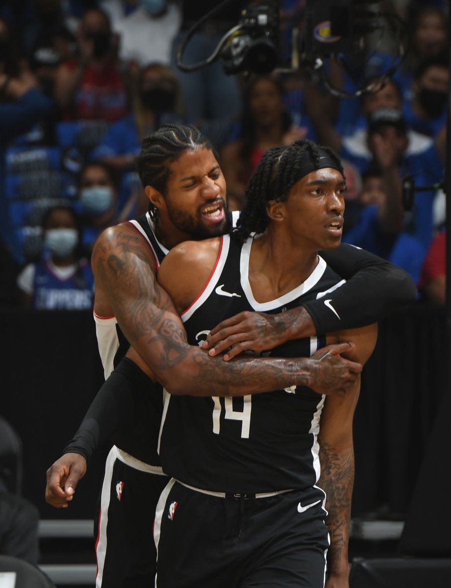 TheDunkCentral's tweet photo. The Toronto Raptors wanted Terance Mann in a deal for Fred VanVleet, but the Clippers refused, per @ZachLowe_NBA 

(h/t @TopBallCoverage ) https://t.co/anIhuJzbzg
