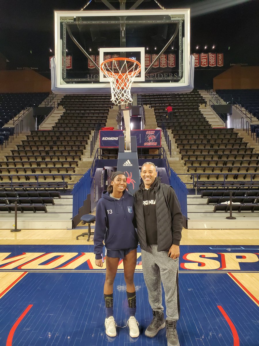 loganjsoccer13's tweet photo. Thank you Uncle Cory @CoryAlexanderVA for stopping by @urichmond to see me at the @SpiderSoccer ID camp and joining the tour last weekend!!!! https://t.co/mYOCGxBtou