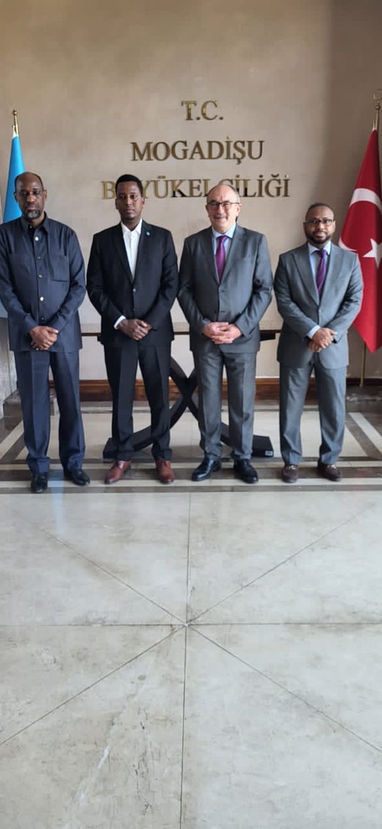 MOFASomalia's tweet photo. The Deputy FM, H.E. Isaak Mohamud Mursal, signed today at the headquarters of the Embassy of the Republic of Türkiye in #Mogadishu, a book of condolences following the devastating earthquake that struck several cities in #Turkiye and #Syria on Monday.
🔗➡ https://t.co/MyFjuCIozw https://t.co/aUnQDKBmot