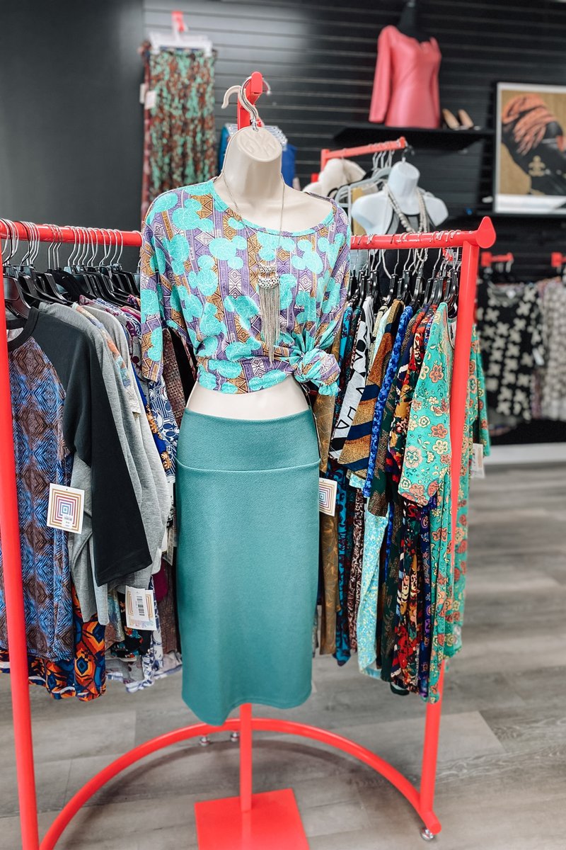 bloomagainMM's tweet image. Fashion-forward finds 😍

#BloomAgainThrift #ThriftStoreFashion #FindTreasures #CreateHope