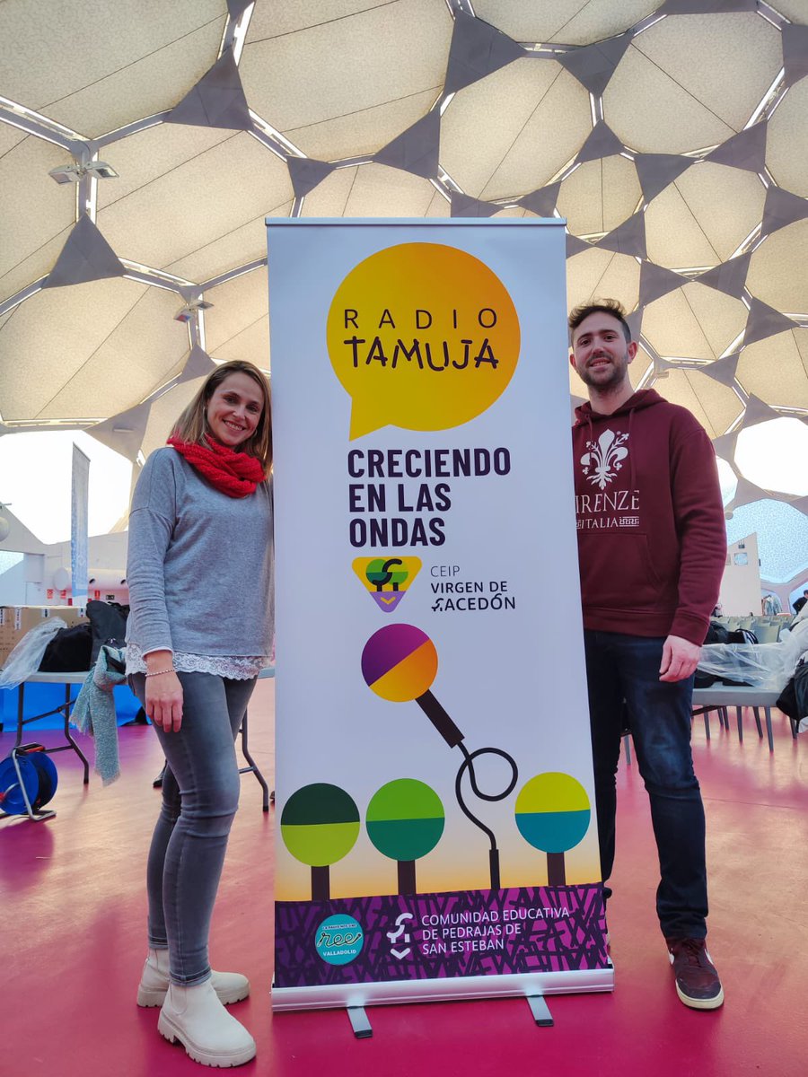 Hoy nuestros compañeros <a href="/kikearthquake/">Kike🍏</a> y <a href="/OliviaRoMu/">Olivia Rodríguez</a> han estado en la Cúpula del Milenio ultimando los preparativos para la celebración #DíaMundialdelaRadio2023  #DMR2023 #laradionosune 
Presentamos nuestro nuevo roll up de #RadioTamuja gracias a <a href="/RadioEscolarVLL/">RedRadiosEscolaresValladolid</a>