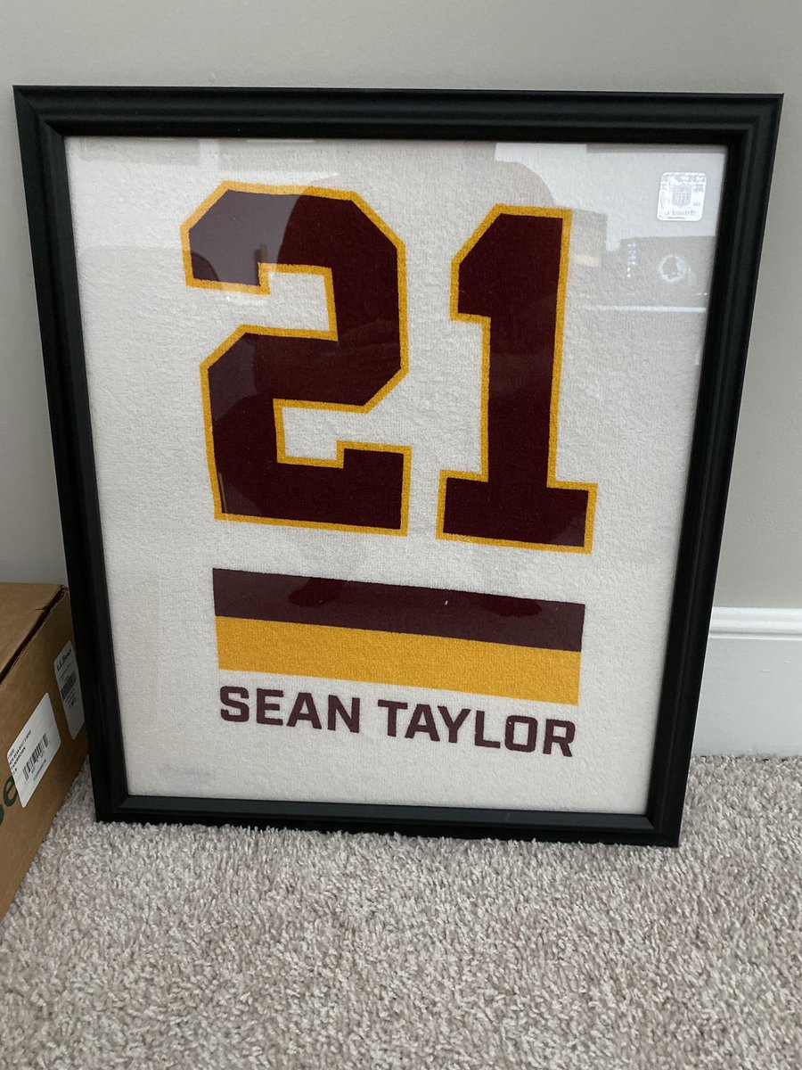Ceez_21's tweet photo. @HogFarmerJoe @Commanders Would love to have this one next to my framed Sean Taylor towel! https://t.co/Z2PKp9Pea2