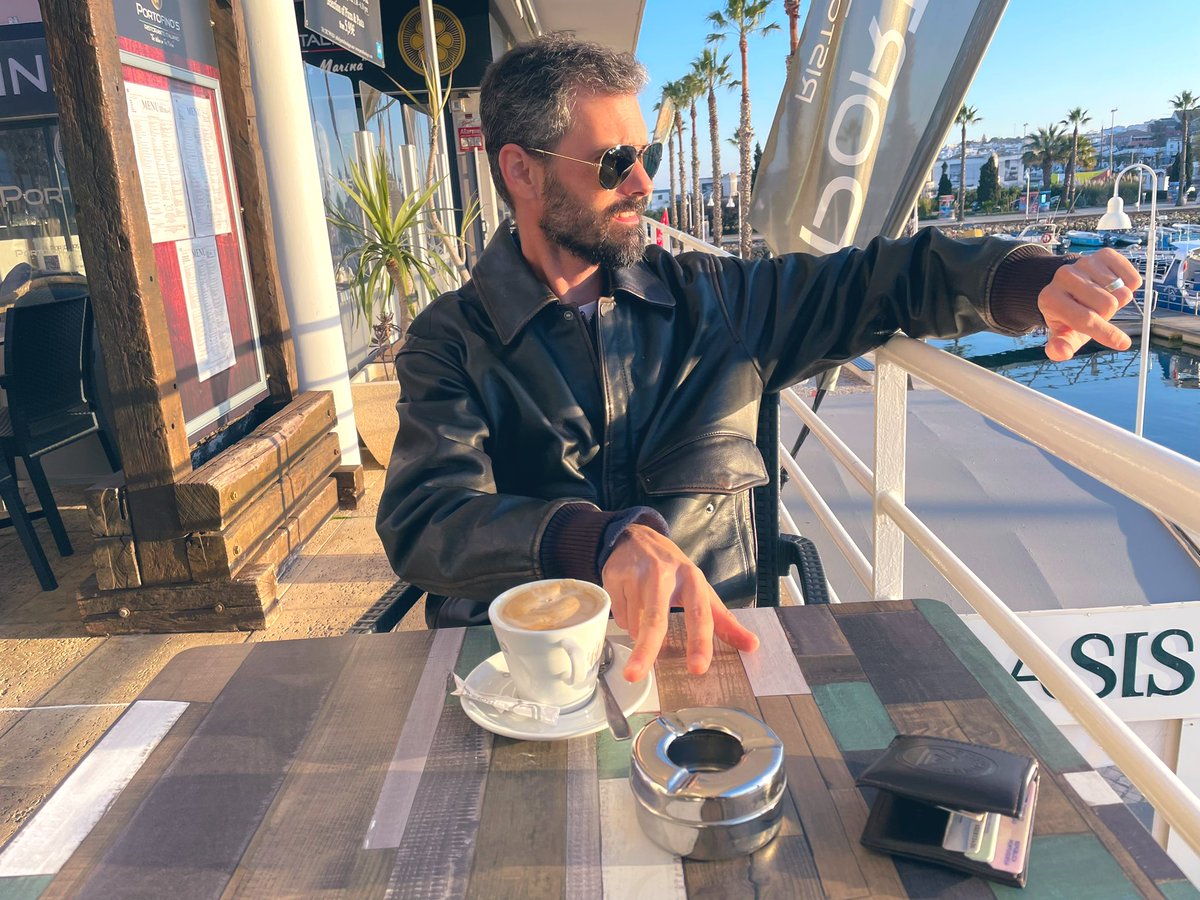 Fabode01's tweet image. Air Force style.

#airforcestyle #flyingjacket #leatherjacket #originalleather #ZARA #harleydavidson #Milwaukee #sportster #fortyeight #vanceandhines #europe #portugal