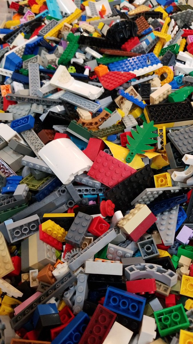 ScienceCentersi's tweet photo. Lego Club starts at 3 and goes till 4:30. Come show us what you can build. 

#tsckids #sciencerules #carbondaleil https://t.co/zjHjKwcHIu