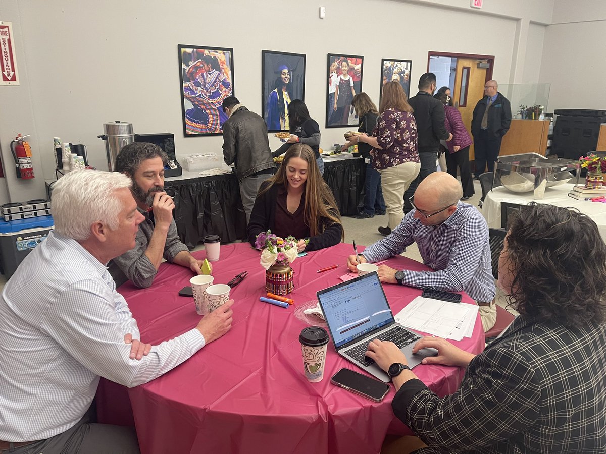 tsalinas11's tweet photo. We @EISDofSA are honored to share our innovation journey with SGS school districts! Thank you @monica_m_munoz @PrincipalJorgeM for opening your classroom doors and sharing your personal journey! #ComeDreamWithUs @Innovate_EISD https://t.co/o9VhSrtzTJ
