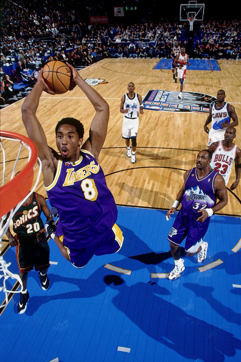 NBAMEX's tweet photo. Hace 25 años Kobe Bryant nos regalaba esta tremenda postal en un #NBAAllStar https://t.co/HMLlYurQxX