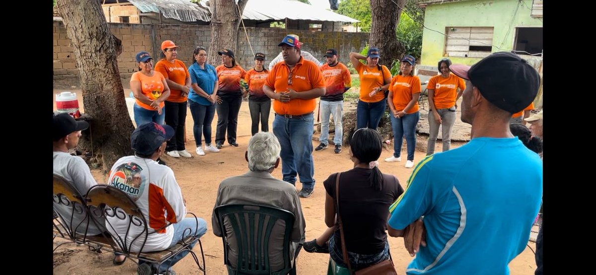 CrismarBarriosH's tweet photo. Hoy #09Febrero estuvimos en la parroquia La Sabanita, Sector Libertadores 2, conversando con nuestros vecinos, organizando las comunidades de cara al proceso de primarias... Seguimos avanzando y sumando voluntades.

#Primarias2023 
#SiSePuede https://t.co/HpFJ1D9h8r