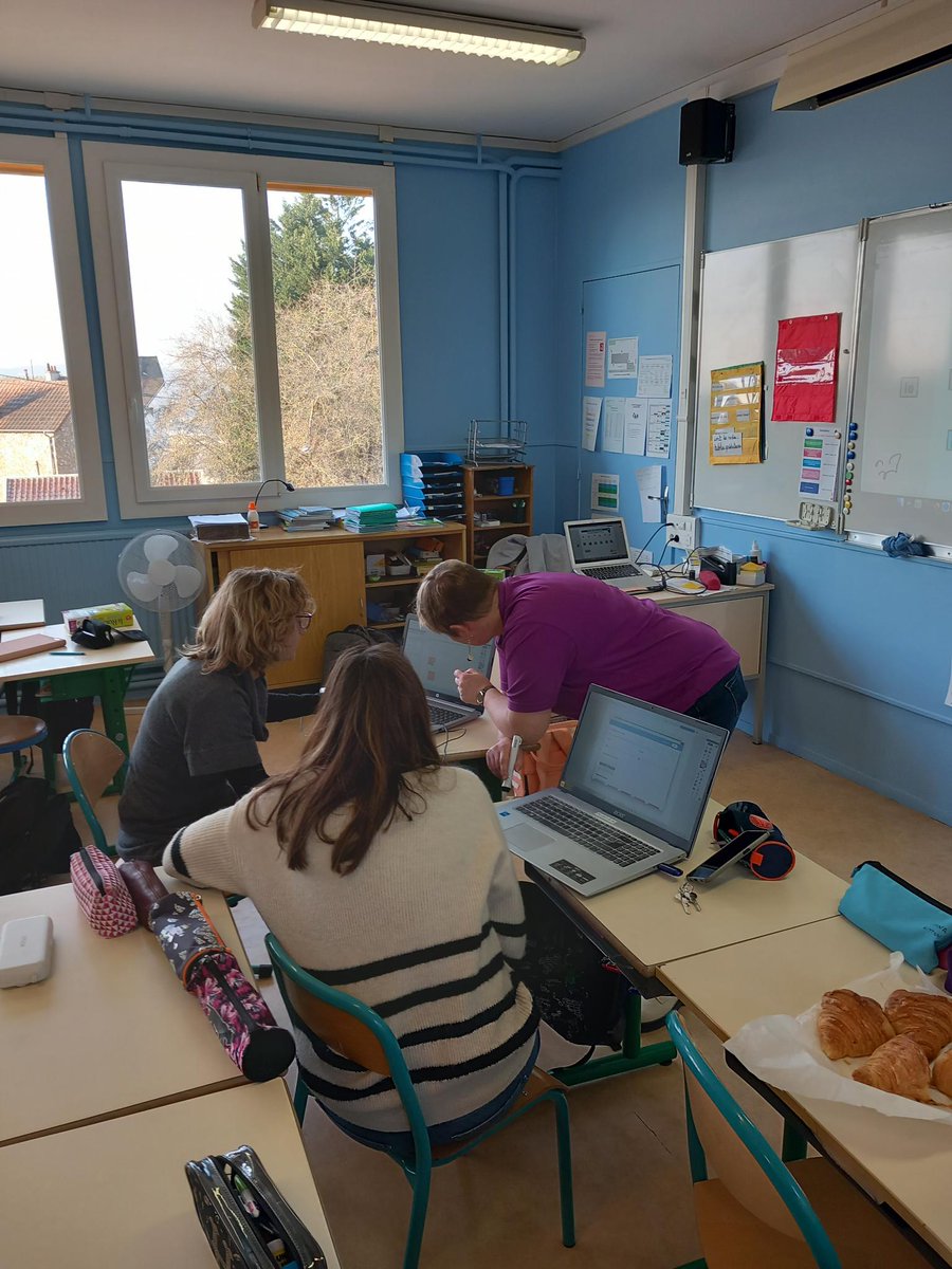 EducaNumerique's tweet image. #bins à l&apos;école élémentaire Les hublins @VilledeTriel 
Jeux d&apos;évasion au format @genially_fr et activités de robotique pour les élèves

Accompagnement des enseignants au plus près de leurs besoins