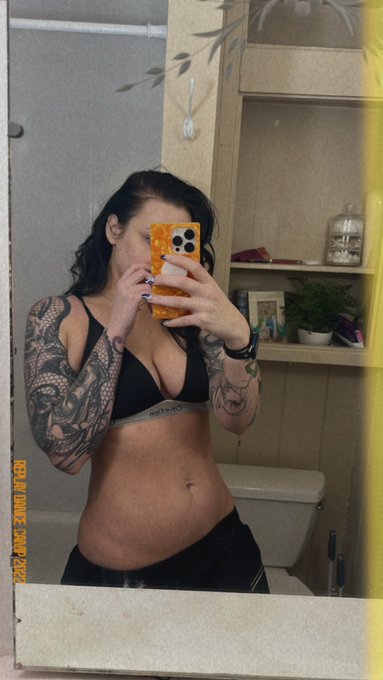 2 years ago vs now  I am so goddamn proud of myself https://t.co/4kquF8kILv