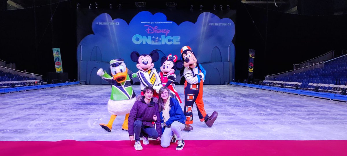 HOY ALBERTO Y YO HEMOS CONOCIDO A LOS PERSONAJES DE DISNEY