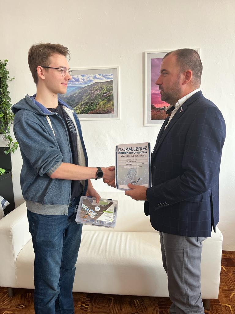 sps_CL's tweet photo. Bobřík informatiky 2022 – jsme první v Libereckém kraji! 
https://t.co/5VBb8l2y6F https://t.co/9IL5rgvbt9