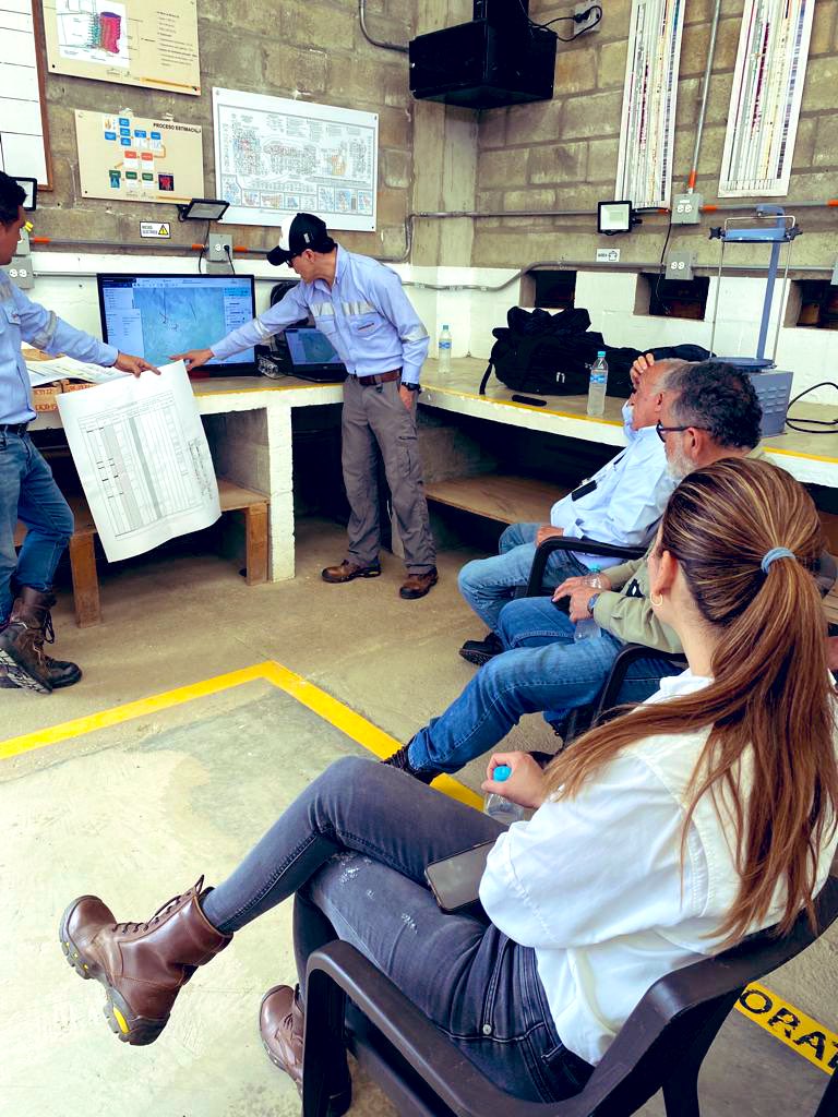 INGRID_APOLON's tweet photo. Minera de Cobre Quebradona cuenta con más de 120km de perforación, geología e hidrogeología de detalle, conocemos el territorio que compartimos! #MineriaConProposito #MineriaResponsable #Hidrogeologia @AGAColombia https://t.co/ogPcIhZHoU