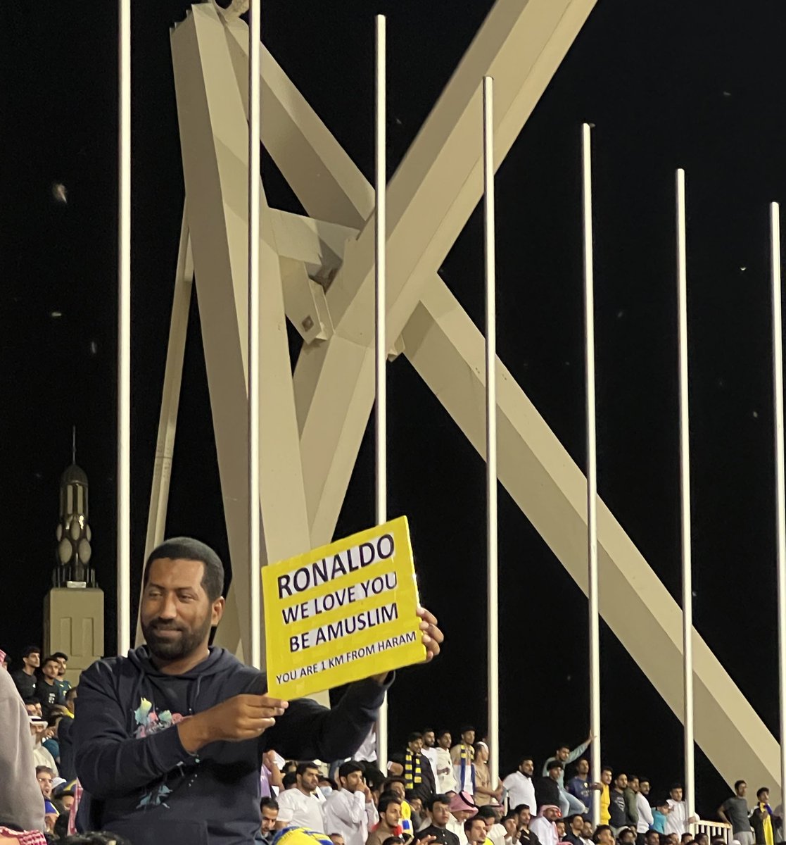 ii4_9's tweet photo. #النصر_الوحده لافتة جميلة من مشجع نصراوي..💛💙 https://t.co/s5jlazIPH6
