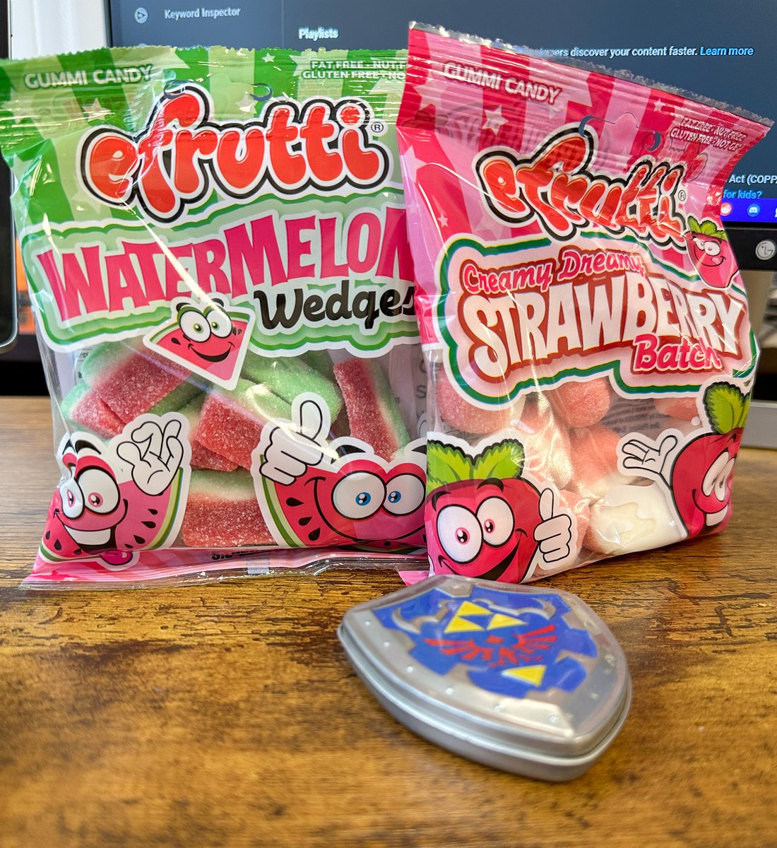 Watermelon or Strawberry? 

#candy #gummi #zelda