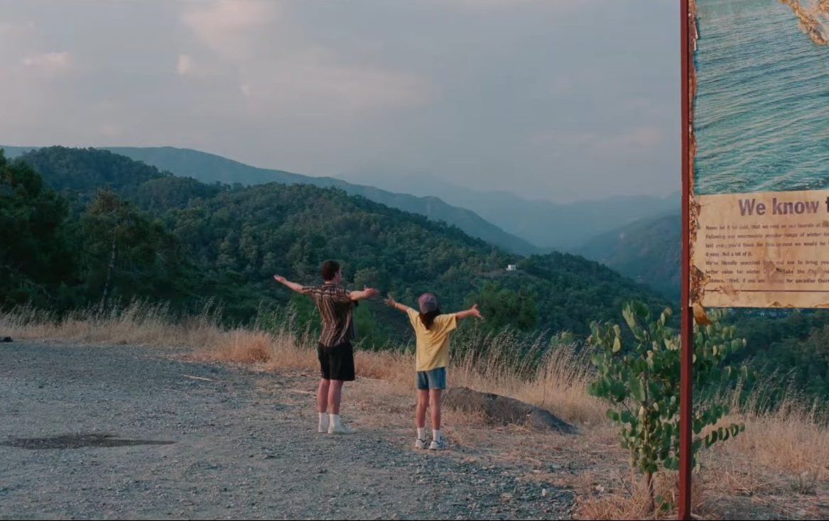 BoulangerMic's tweet photo. Que d’émotions pour ce film ! Une écriture subtile, un père et sa fille, une parfaite harmonie entre l'histoire et la superbe mise en scène, c'est très beau, très touchant ! Le duo fonctionne très bien. Un bijou de réalisation 🥰#Aftersun @cinestleu https://t.co/XWjzfKUWA0