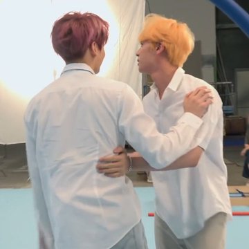 itsdaechwitaa's tweet photo. "Jungkook e o Seokjin não vivem um sem o outro" — a thread: https://t.co/YtvbY4mtrU