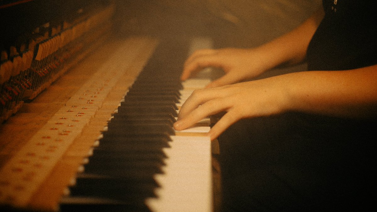 ~ About "A glimpse of the abyss" ~

- New MV directed by <a href="/_Aishy/">Aishy 📸</a>  coming this month featuring <a href="/xiapng/">xia 🐸</a> 
- New EP (6 tracks) related to the last announcement
- I'm working on my own game :) FOLLOW <a href="/playvon_/">Von</a> 

More info below ⏬