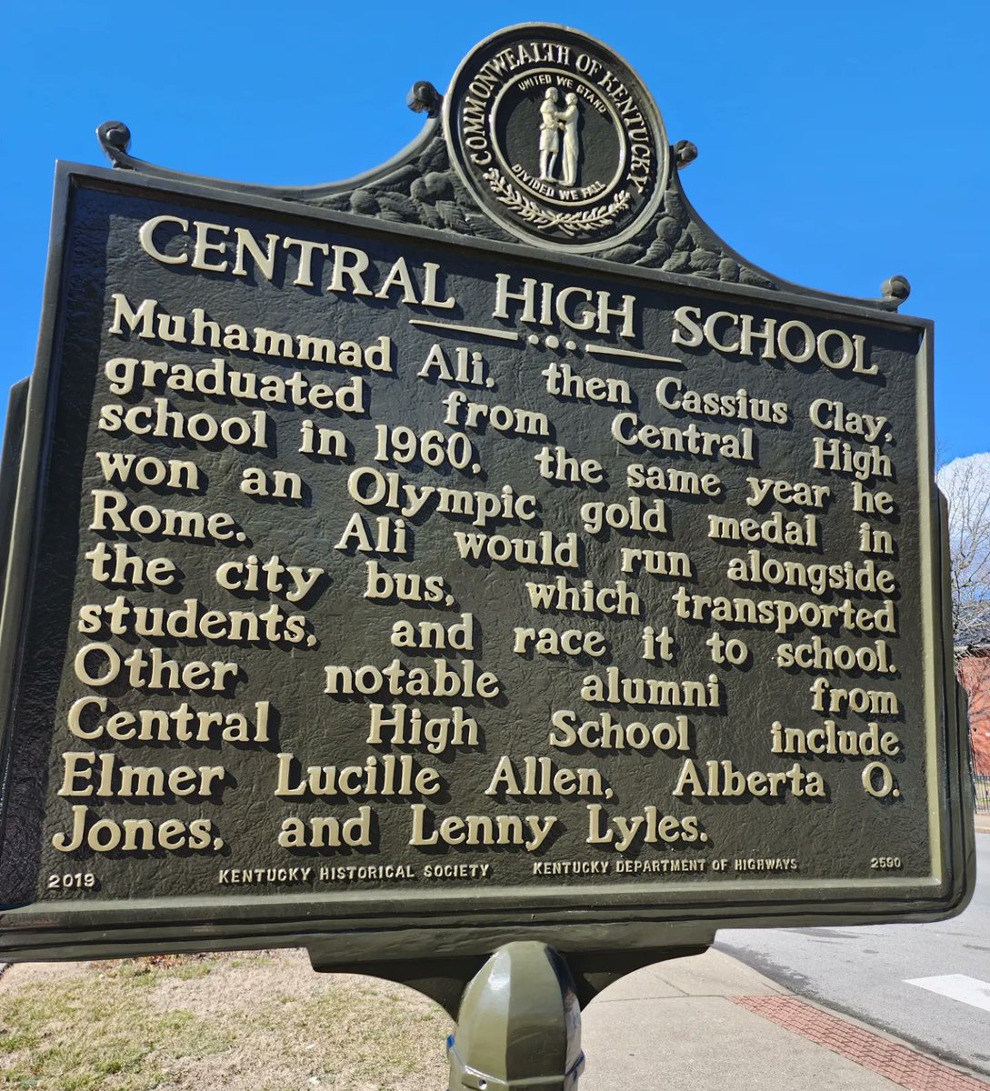 It was great to participate in the African American Read-In at the Historic @chs_louisville_official and share my passion for reading and how it has shaped me and my career.

#futureleaders #centralhighschool #ilovetoread