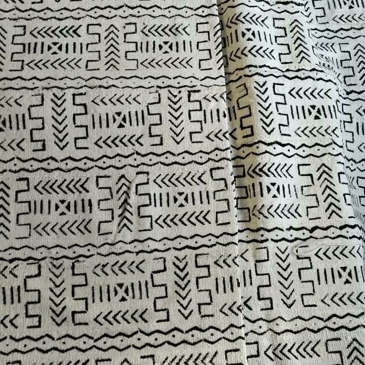 kitengefabrique's tweet photo. Mud cloth handmade from Mali cotton fabric dyed with fermented mud and dye from plants.Used in fashion,fine art &amp; decoration.
Size. 1.5X1 Mtrs.
wa.+254725631591
#BurtBacharach #dragonsden #PremierLeagueDarts #YouNetflix #NBATradeDeadline  #pillows #YouSeason4 #DennisSkinner https://t.co/MRcsne3Pxn
