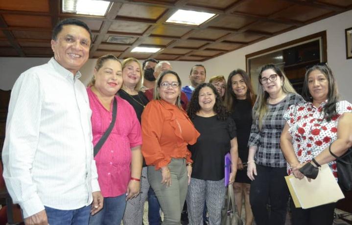johanyanez85's tweet photo. Recibimos en el @clebne_oficial a una delegación de docentes jubilados del ejecutivo regional, sus demandas salariales tienen nuestro respaldo,sabemos de las gestiones del Gobernador @MorelRodriguezA para resolver el tema, insistiremos en lograr soluciones! https://t.co/dHkrE4kYiv
