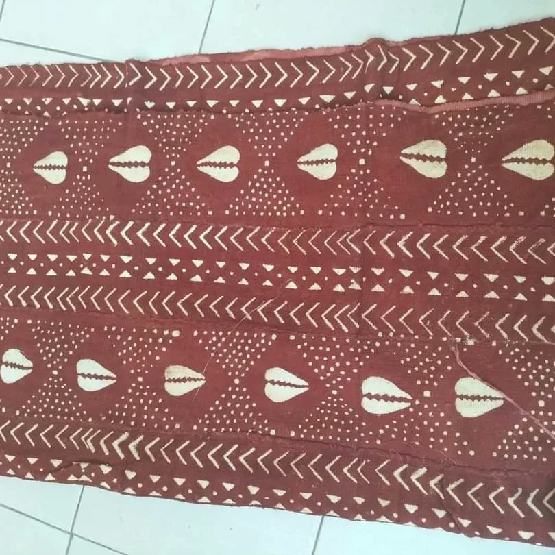 kitengefabrique's tweet photo. Mud cloth handmade from Mali cotton fabric dyed with fermented mud and dye from plants.Used in fashion,fine art &amp; decoration.
Size. 1.5X1 Mtrs.
wa.+254725631591
#BurtBacharach #dragonsden #PremierLeagueDarts #YouNetflix #NBATradeDeadline  #pillows #YouSeason4 #DennisSkinner https://t.co/1AiJjegzde