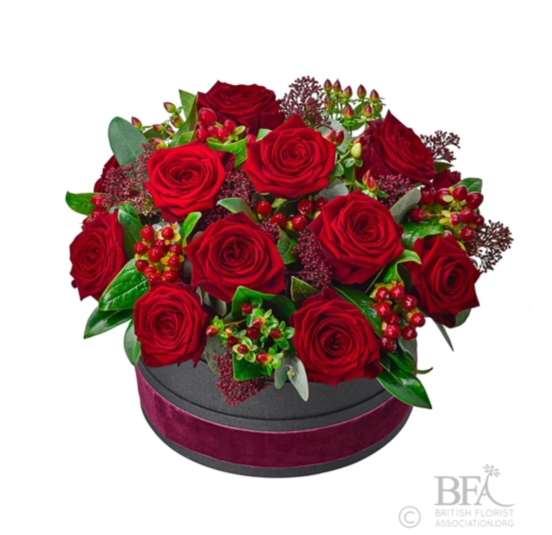 Flower gifts don't have to be bouquets - these arrangements last just as long and you get a keepsake. 

vinettaflowergallery.co.uk/product-catego…

#valentinesflowers #flowerarrangement #tabledecor #receptionflowers #hatboxdesign #florist #fr