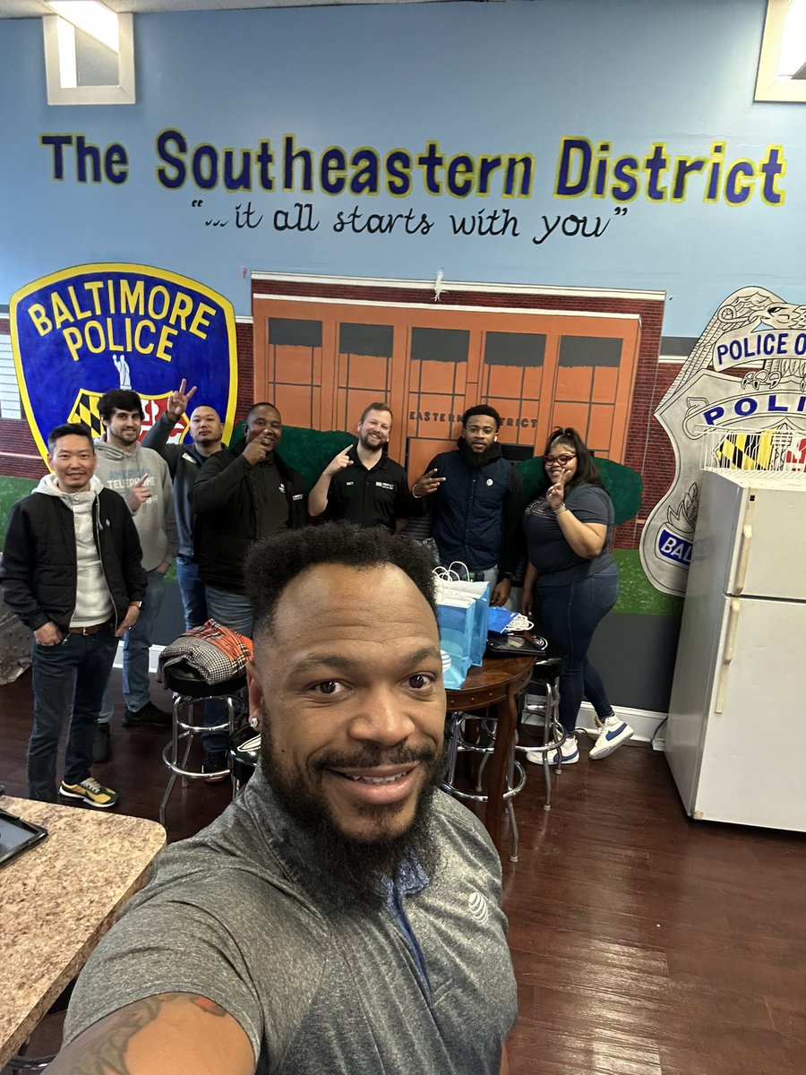 Justin_Grant__'s tweet photo. Bag Chasers United! Another successful meeting at the Baltimore Police Department- Southeastern District as we secured multiple FirstNet GA’s 💪🏾
@AricCarney @FirstNetMattt @ethanjabs1 @JamesWoloszyn @queengoat_BC @jillmill321 @404girl 
#SWAT
#LifeatATT https://t.co/A5P6pI56SN