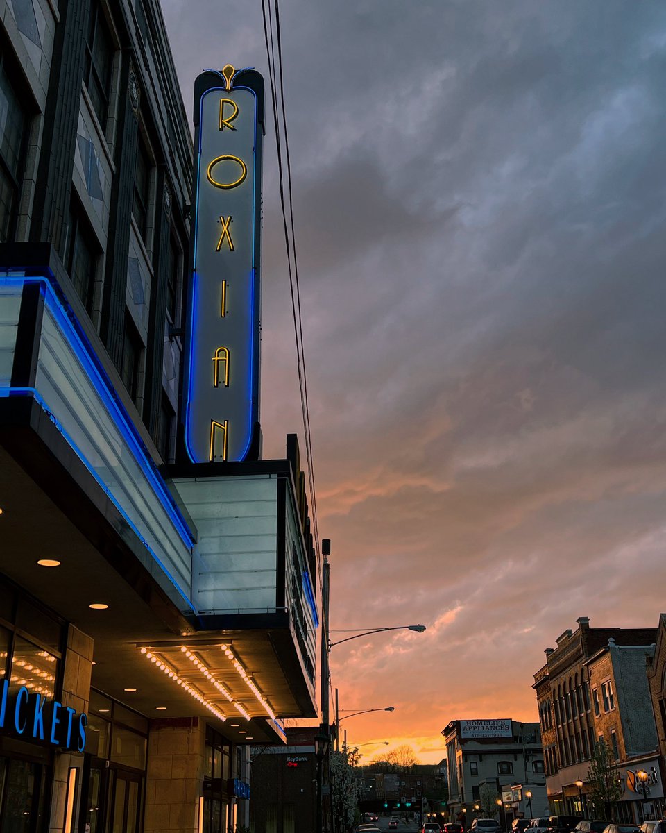 RoxianTheatre's tweet photo. Sunsets in McKees Rocks >>> 🌅 https://t.co/mrPech1mAv