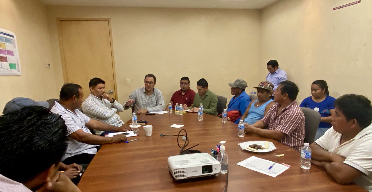 AgeproQ's tweet photo. Nuestro titular @Josealberto2 se reunió con moradores de la comunidad de Fco. May de Isla Mujeres para dar seguimiento al proceso de regularización de sus lotes y parcelas familiares. Muy pronto terminarán 40 años de espera para garantizar su patrimonio familiar.

#NuevoAcuerdo https://t.co/5IOryWNZB7