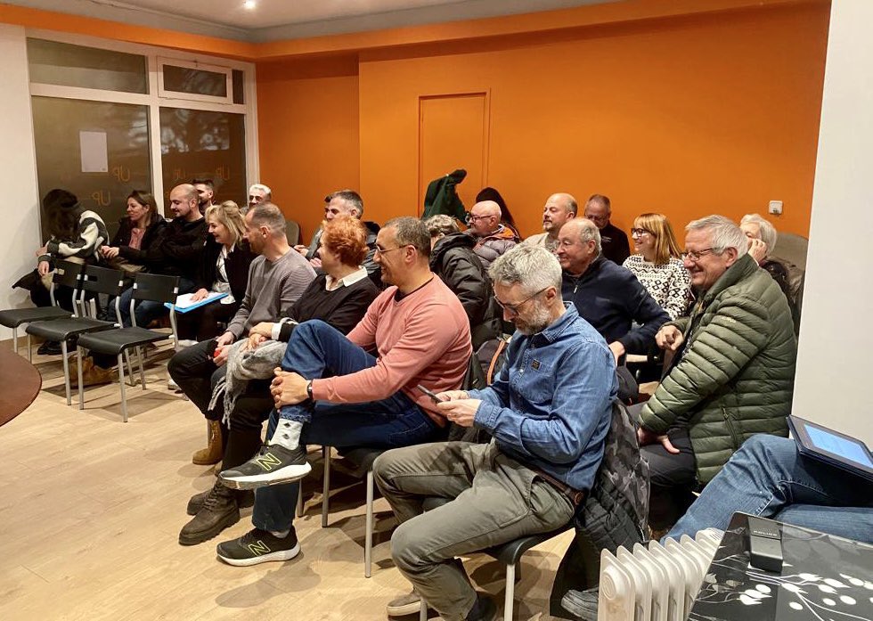 UPDEncamp's tweet photo. 🟠 Nombrosa afluència al Comitè parroquial d’ #upencamp que s’ha celebrat aquest dijous al vespre

🟠 Com la resta de comitès, ha comptat amb la presència del cap de Govern i president de@#Demòcrates @XavierEspot, i del Secretari General @JaumeQuars https://t.co/rE2I2N1mDq