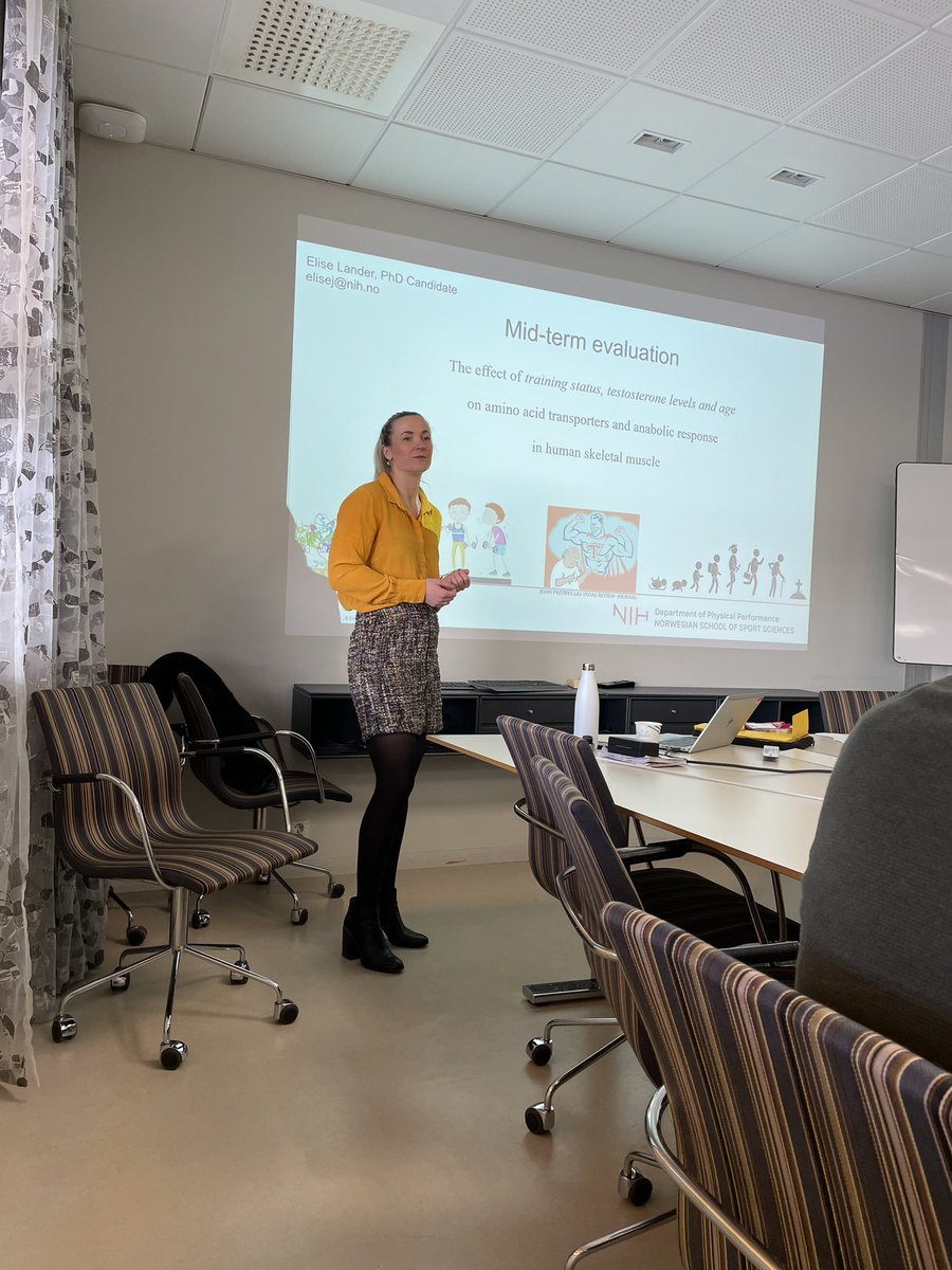 Hamarsland_H's tweet photo. A break from paternity leave today to see @elise_lander do a great job presenting her projects and discuss with opponents @GoranPaulsen and Mette Hansen at her mid-term evaluation. Great way to prepare for the defense, and projects will definitely benefit from insightful comments https://t.co/ZqaxcNDtLZ