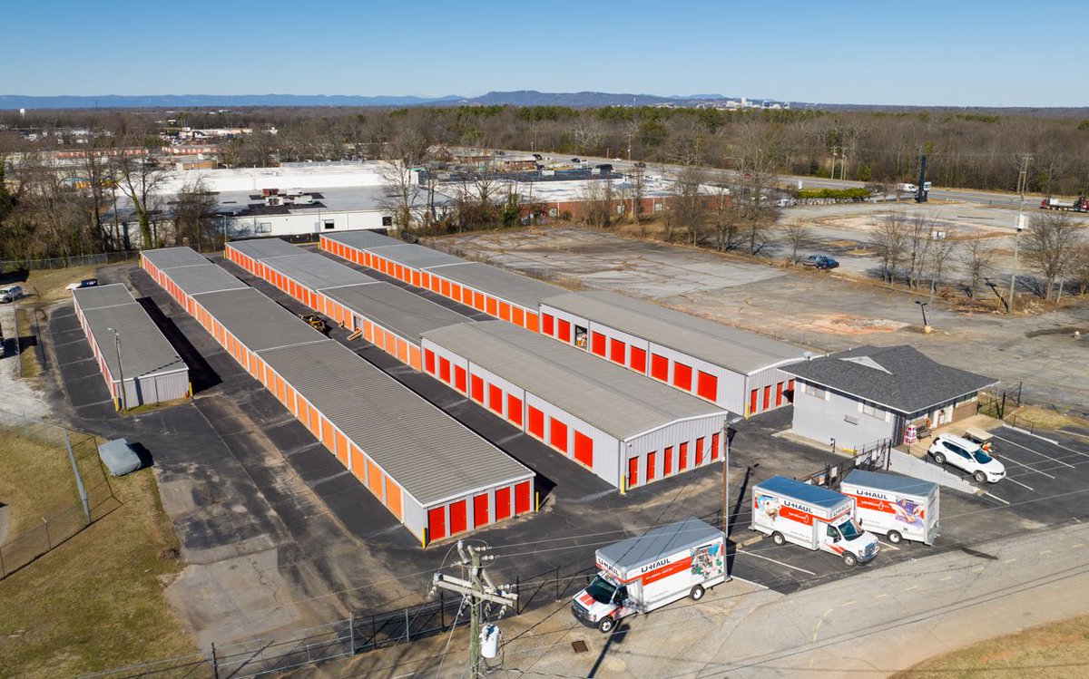 Greenville Lock Storage Portfolio: FOR SALE!

Purchase Price: $5,650,000  91.5% Unit Occupancy   81% Economic Occupancy  Over 50,000+ Households in a 5 Mile Radius Over 130,000+ Population in a 5 Mile Radius 17.9% Population Growth in Greenville County since 2010